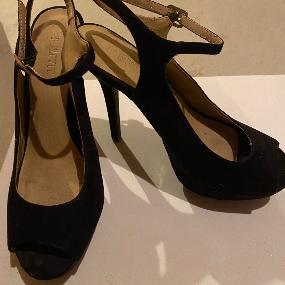 Forever 21 Black Stilletto Heels size 8